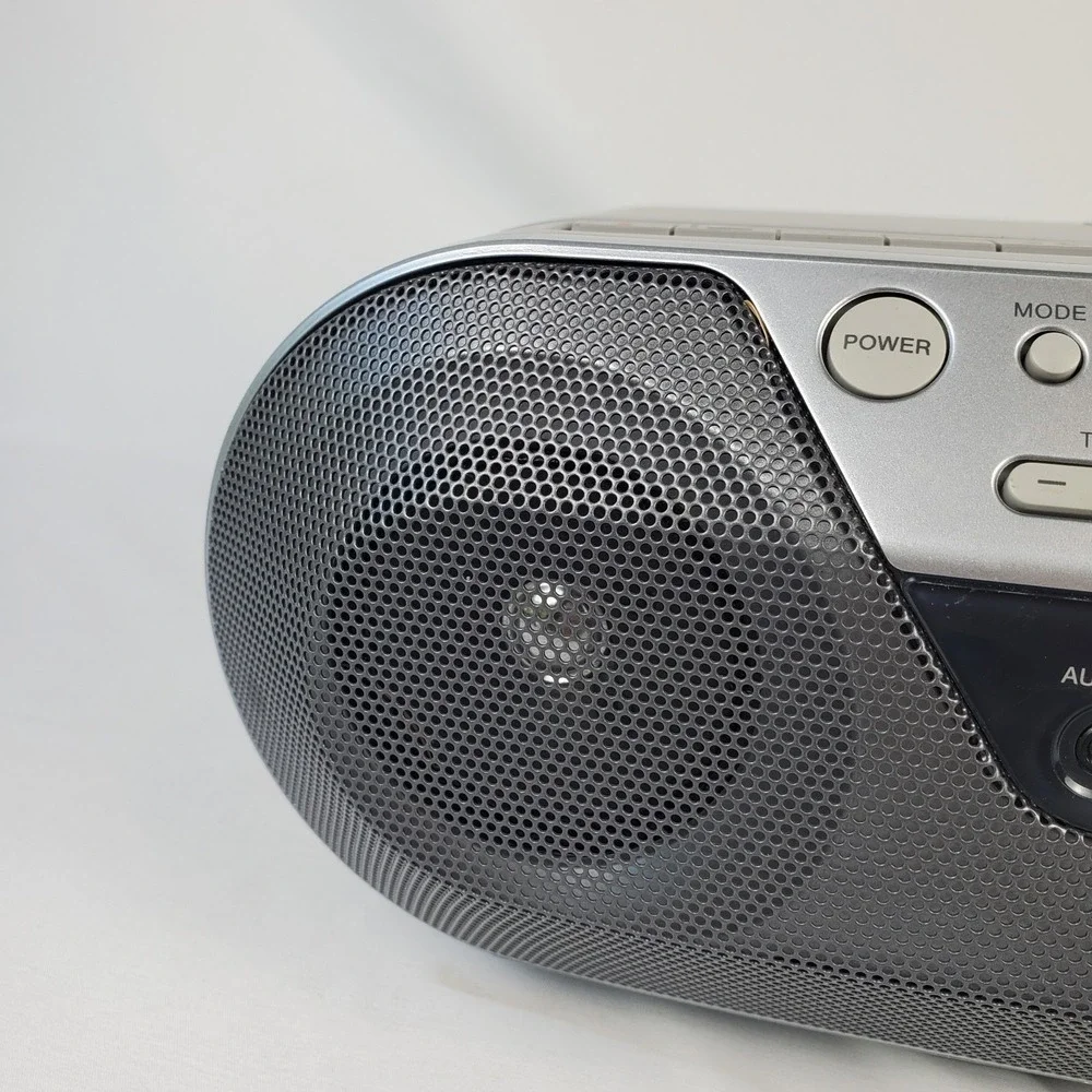 Sony Boombox CFD-S05 CD Cassette AM FM Radio, AUX, CD-R/RW Stereo TESTED